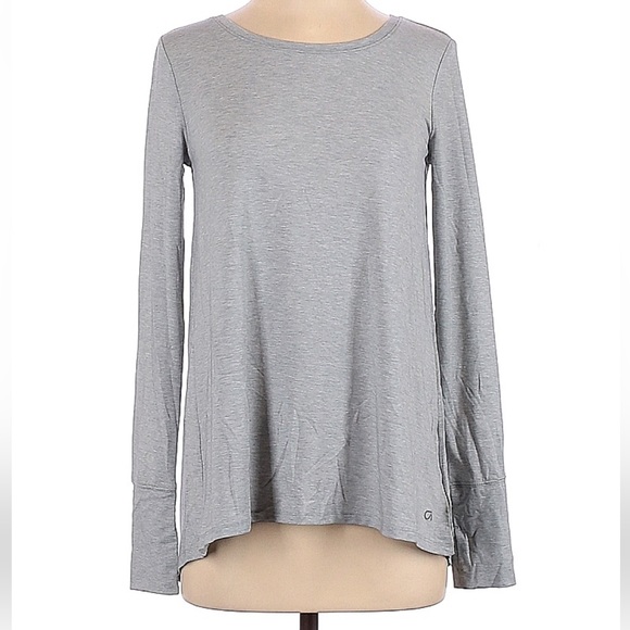 GAP Tops - Gap Fit Active T-Shirt in Grey